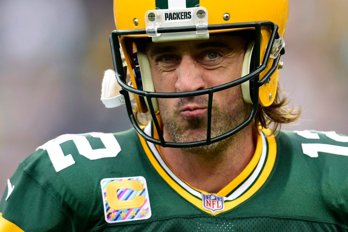 NFC North: Aaron Rodgers has broken thumb on throwing hand