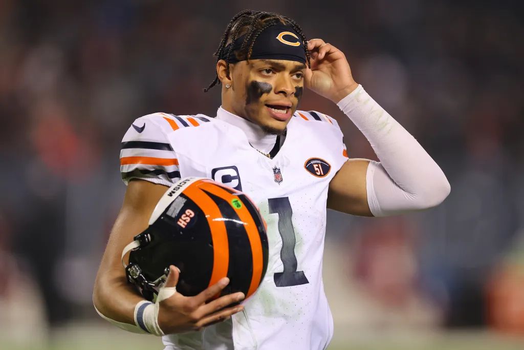 WATCH: Matt Eberflus, Justin Fields address media after Bears' Week 16 win
