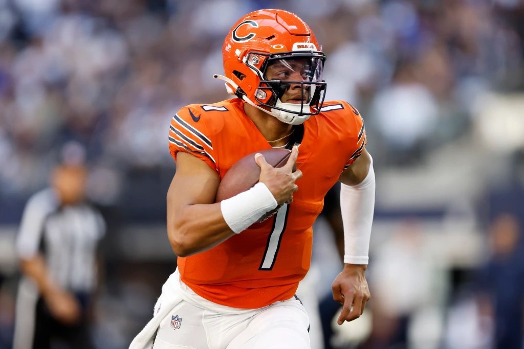 Here's how many yards Justin Fields is on pace for in 2022