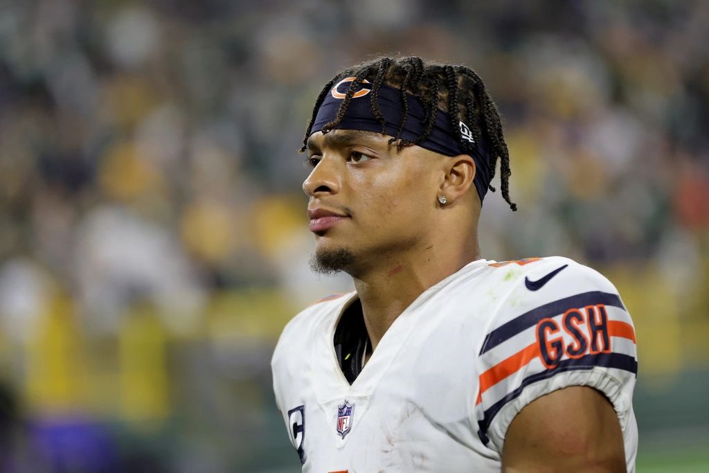 Justin Fields displays maturity, leadership in days following Packers loss