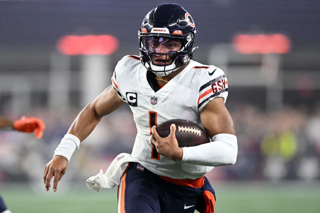 Is Justin Fields the new King of the NFC North?