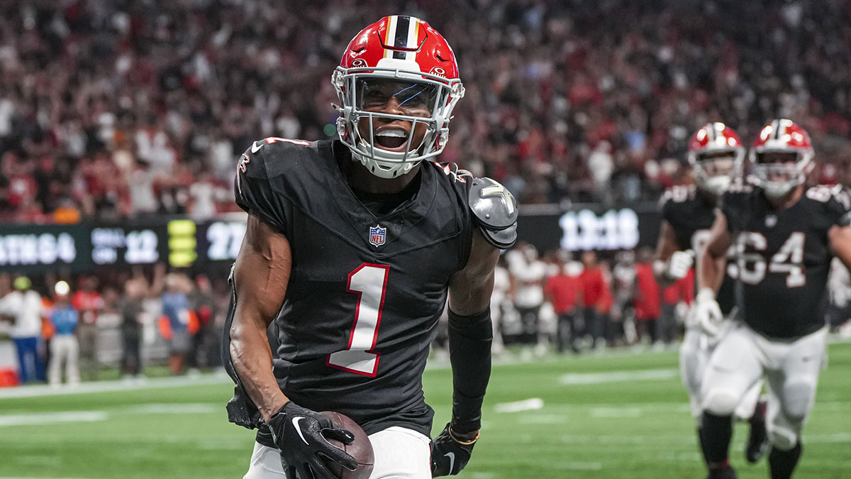 NFL News: Darnell Mooney suffers shoulder injury