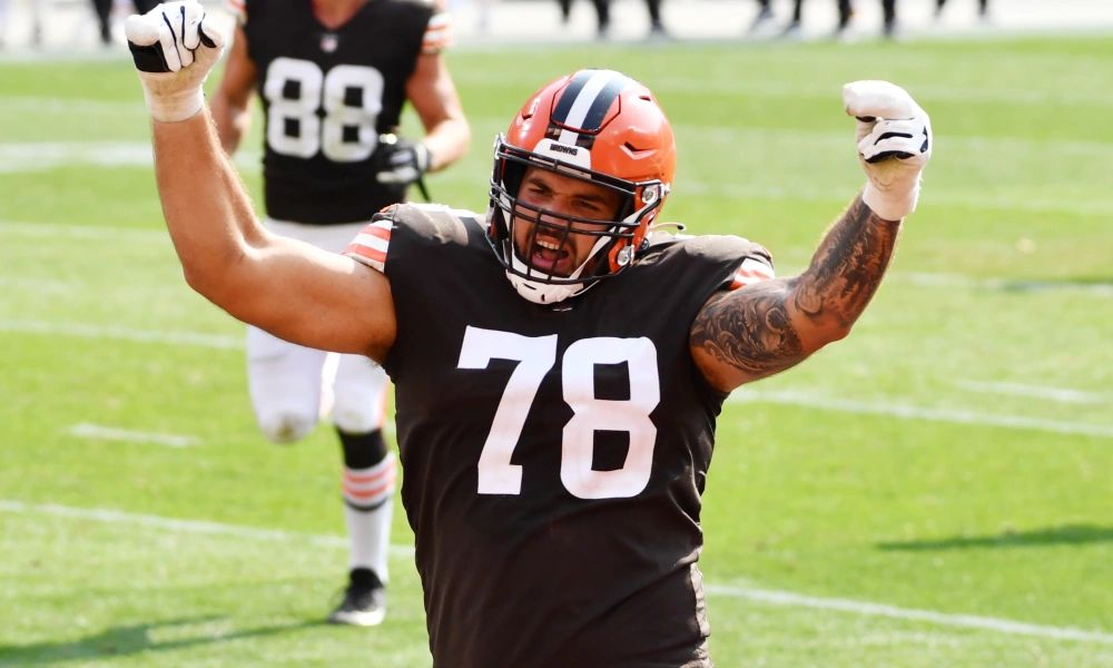 Another Bears' free-agent target off the board as Browns re-sign Jack Conklin