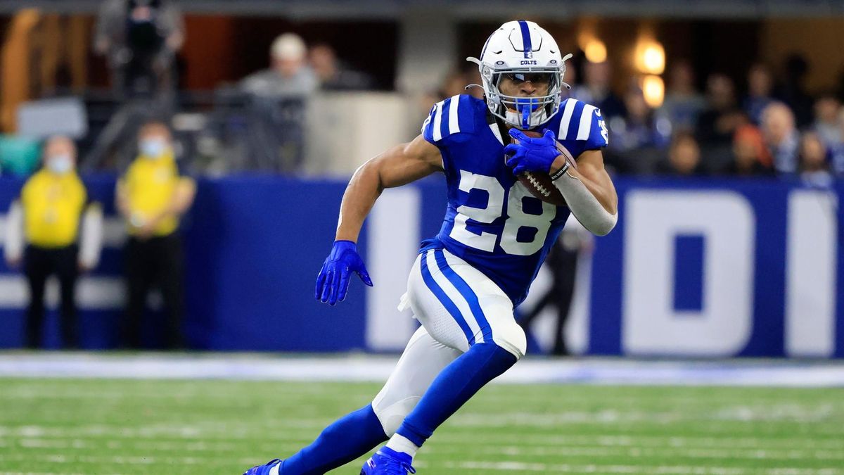 Should the Bears trade for Colts RB Jonathan Taylor?