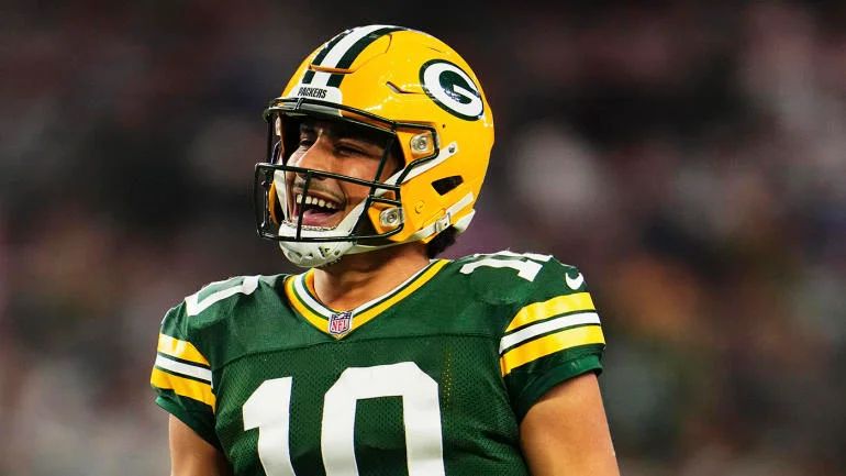 Bears vs. Packers, Week 16: Jordan Love exits game with injury