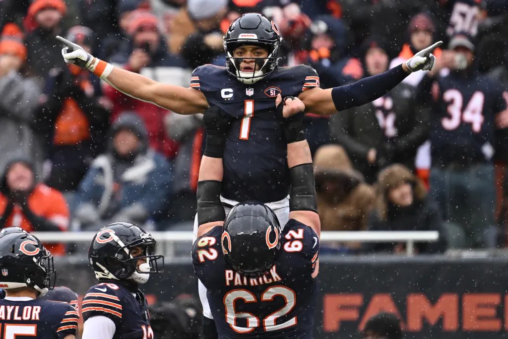 Justin Fields continues to impress Bears teammates even in losing effort