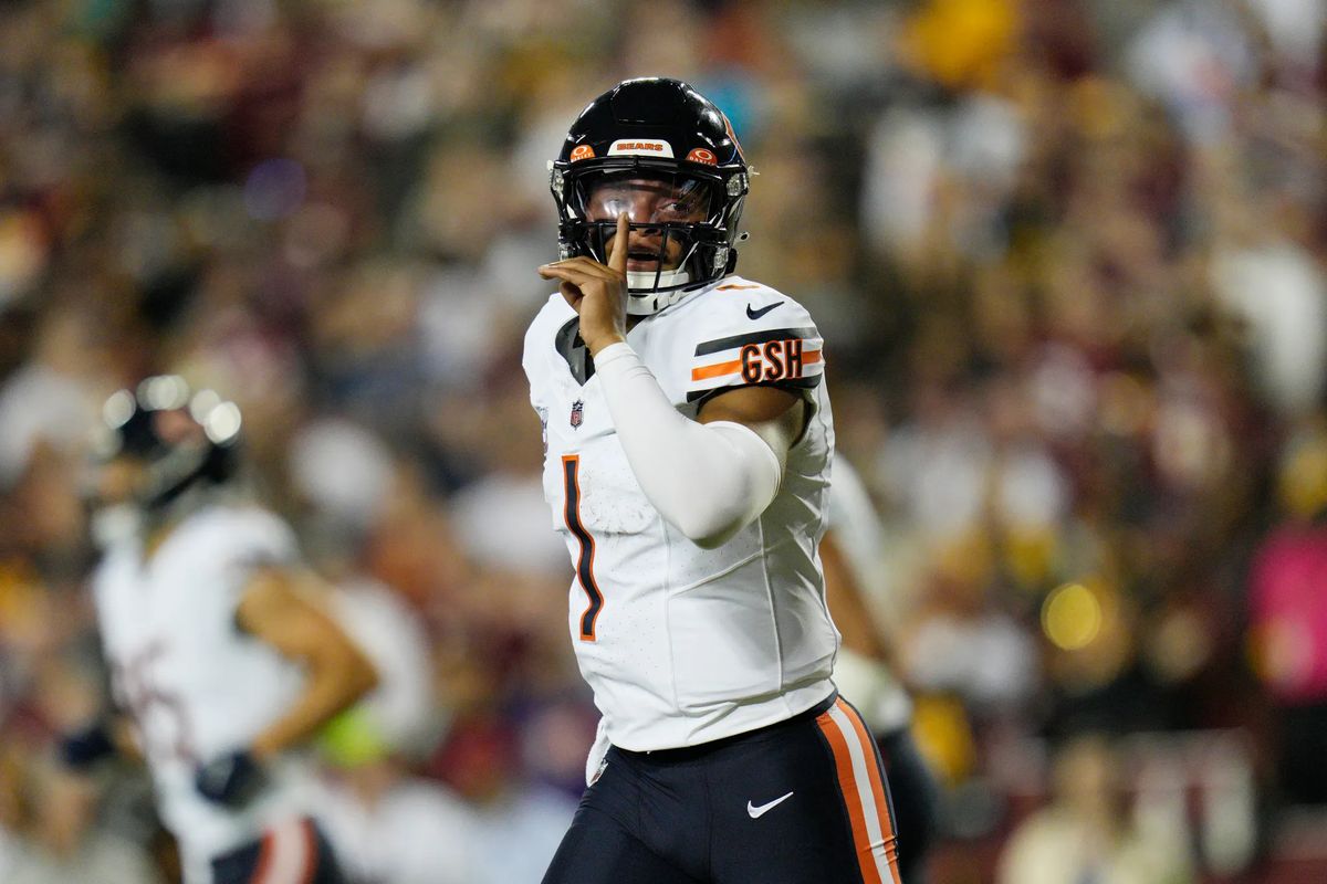 Justin Fields dazzles in Bears' Week 10 loss to Lions