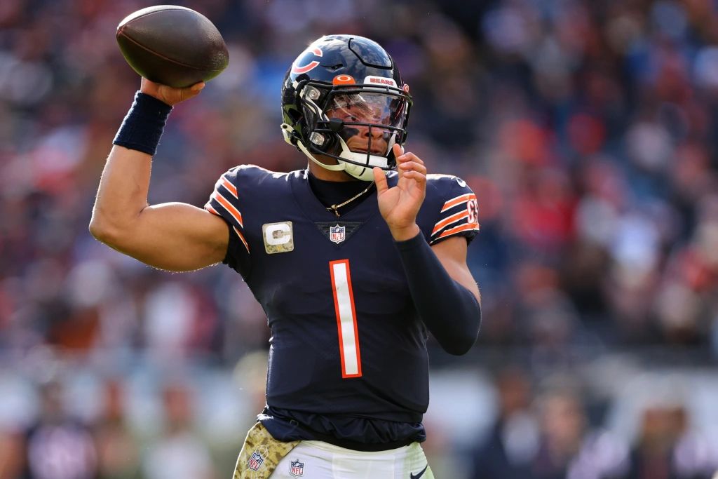 Justin Fields Injury Update: Bears QB suffered left shoulder dislocation