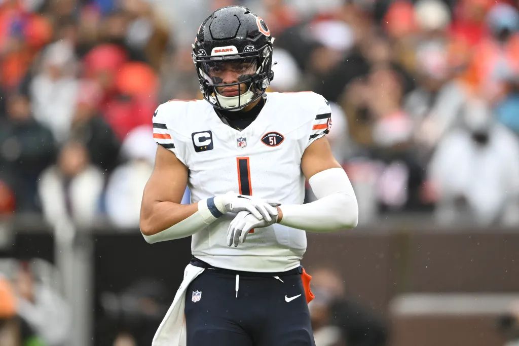 Jaylon Johnson on Bears QB Justin Fields: 'He's our guy'