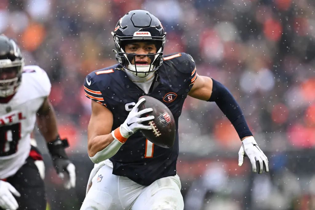 WATCH: All of Justin Fields' plays vs. Falcons in Week 17