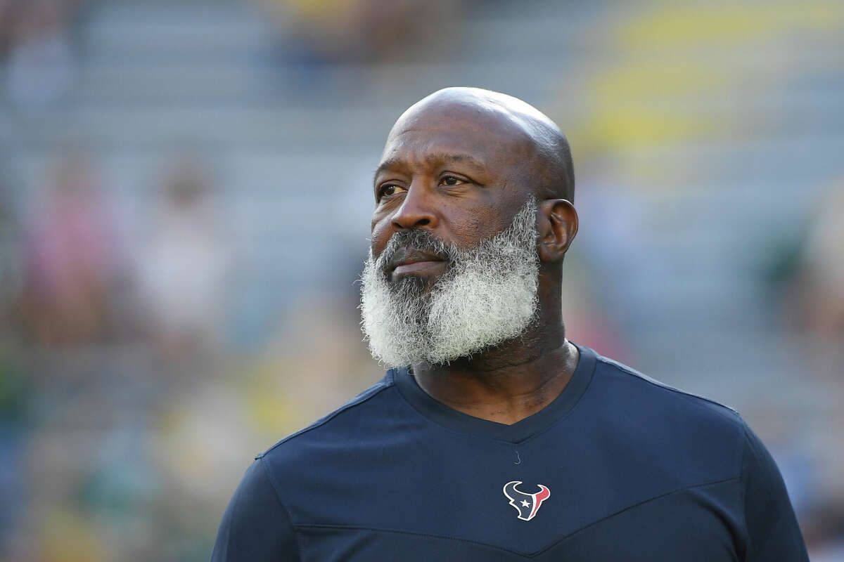 Should the Bears consider a familiar face to take over as defensive coordinator?