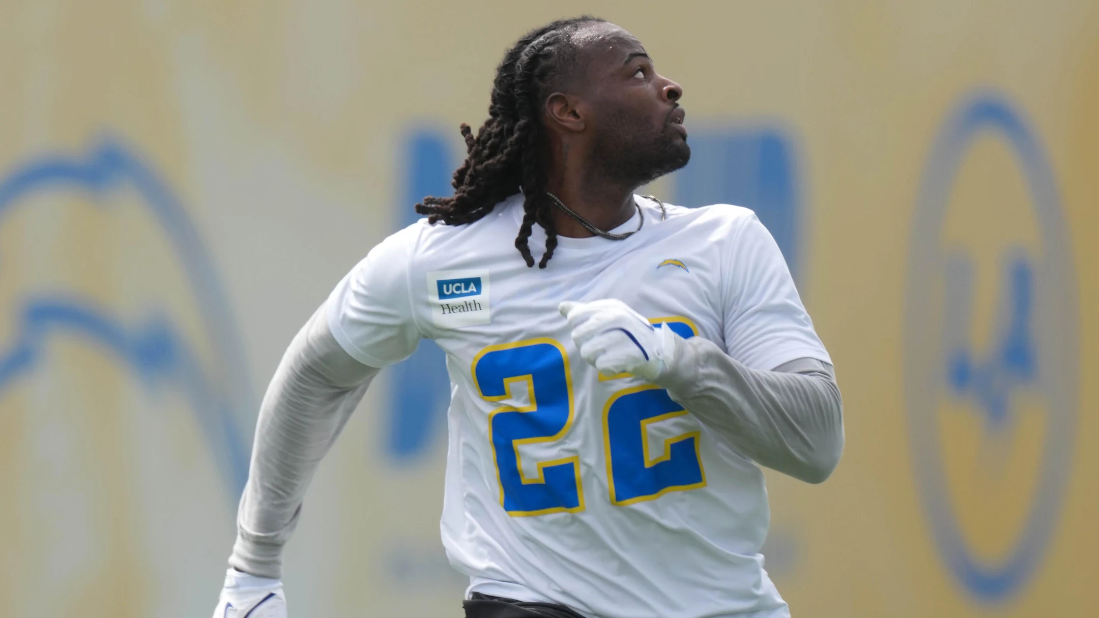 Najee Harris' Chargers training camp status update after eye injury