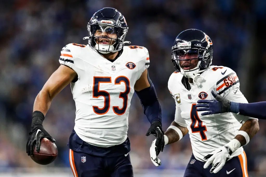 Bears LB T.J. Edwards carted off with leg injury vs. Packers