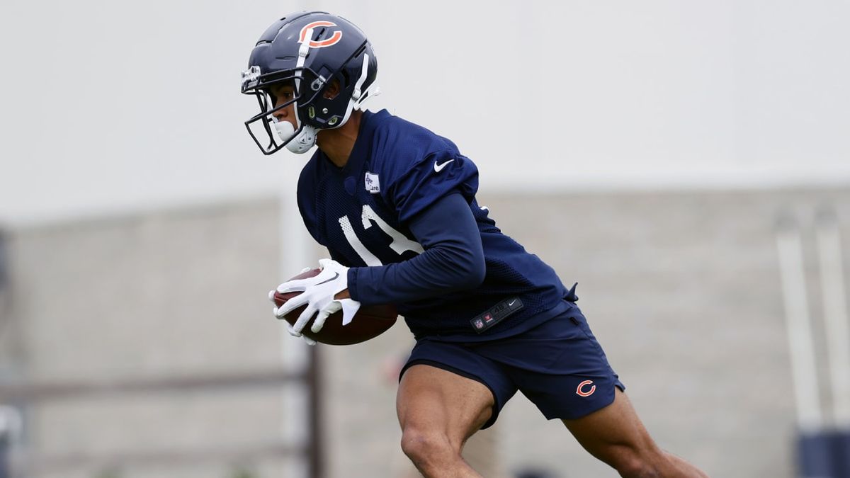 LOOK: Bears veterans prank WR Tyler Scott with massive $20K dinner bill