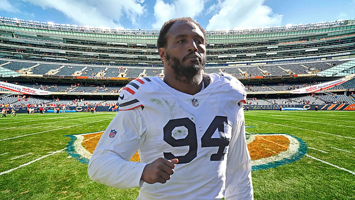 Bears Training Camp: Robert Quinn arrives at Halas Hall