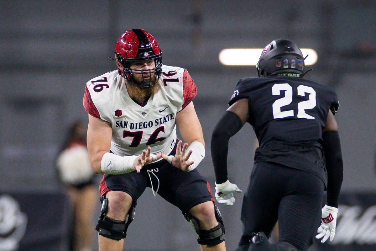Chicago Bears Rookie Minicamp: Zachary Thomas lines up at right guard, Braxton Jones at left tackle