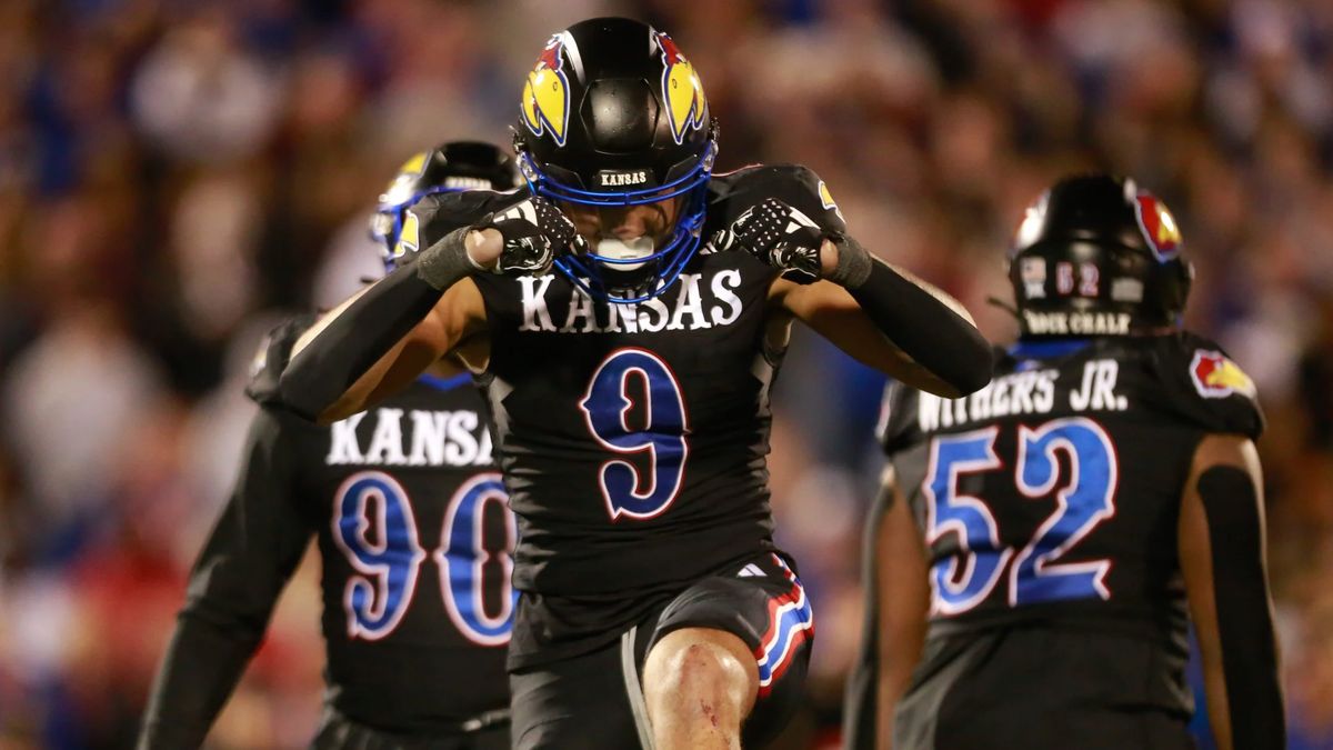 Grading the Chicago Bears' selection of Kansas EDGE Austin Booker in fifth round