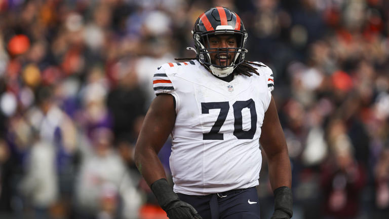 Bears' left tackle competition remains unclear after Dolphins game