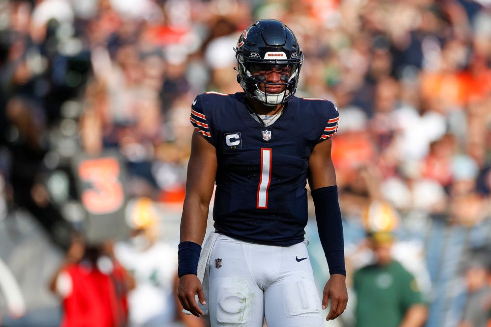 Justin Fields Headlines Bears' Losers After First Wave of Free Agency