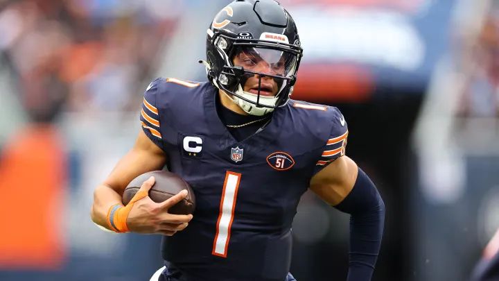 Justin Fields among several Bears who deserve recognition for strong showing vs. Lions