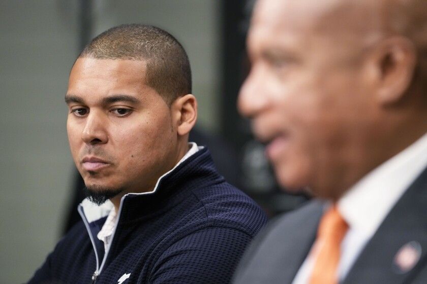New 2024 mock draft offers ridiculous trade scenario for Chicago Bears
