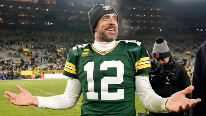 Aaron Rodgers throws more shade at Chicago Bears