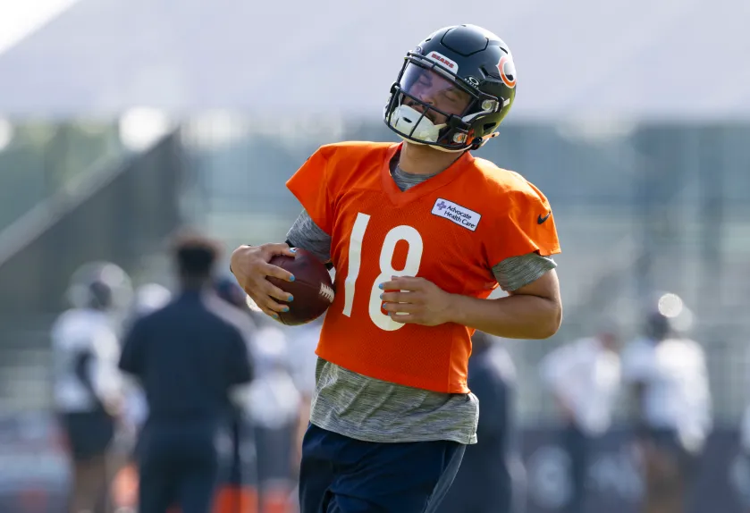 WATCH: Caleb Williams throws nasty pass to Colston Loveland at training camp